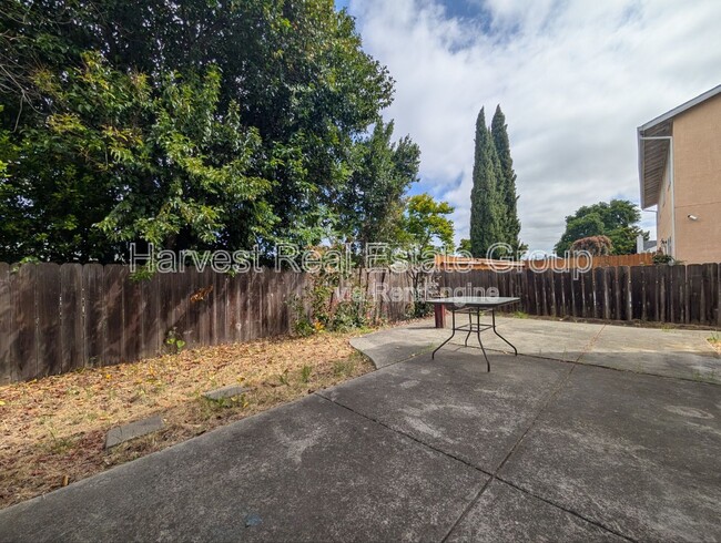 Building Photo - 318 Blossom Way