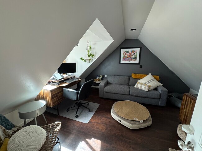 Building Photo - 270 Spruce Ln