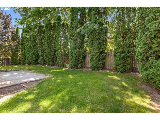 Building Photo - 4 Bedroom Bethany Home on a Large Corner L...