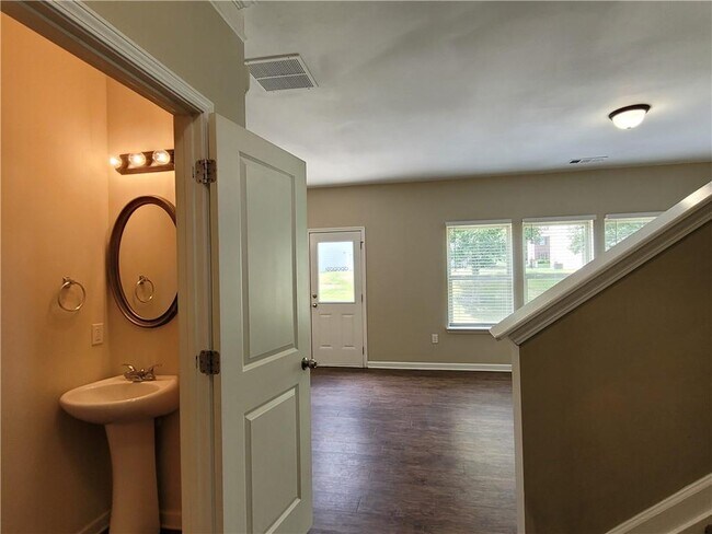 Building Photo - 6010 Stonebrook Ln