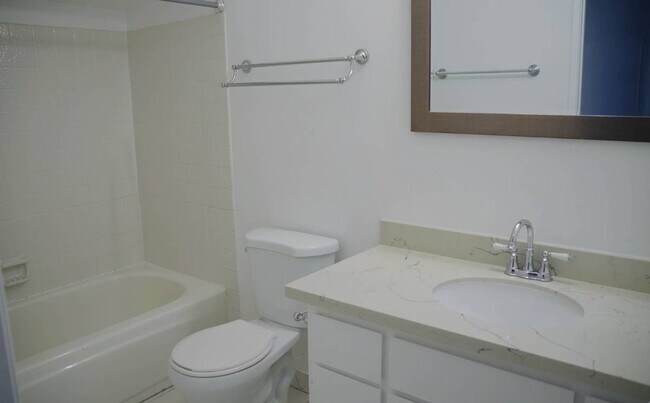Building Photo - Virginia Hills-3 BR, 2.5 Bath Townhome wit...