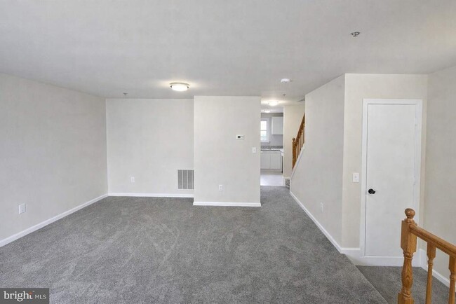 Building Photo - 5605 Larson Ct