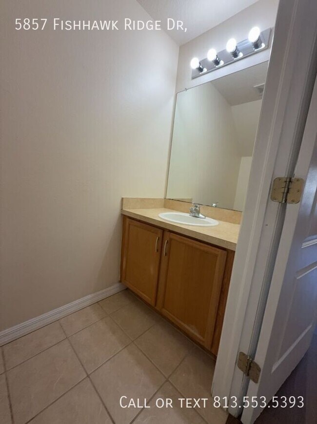 Building Photo - 5857 Fishhawk Ridge Dr