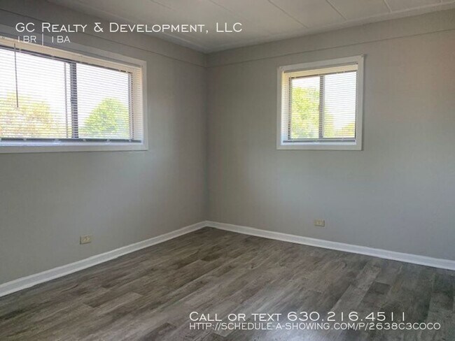 Building Photo - NO SECURITY DEPOSIT OPTION / UPDATED FLOORING