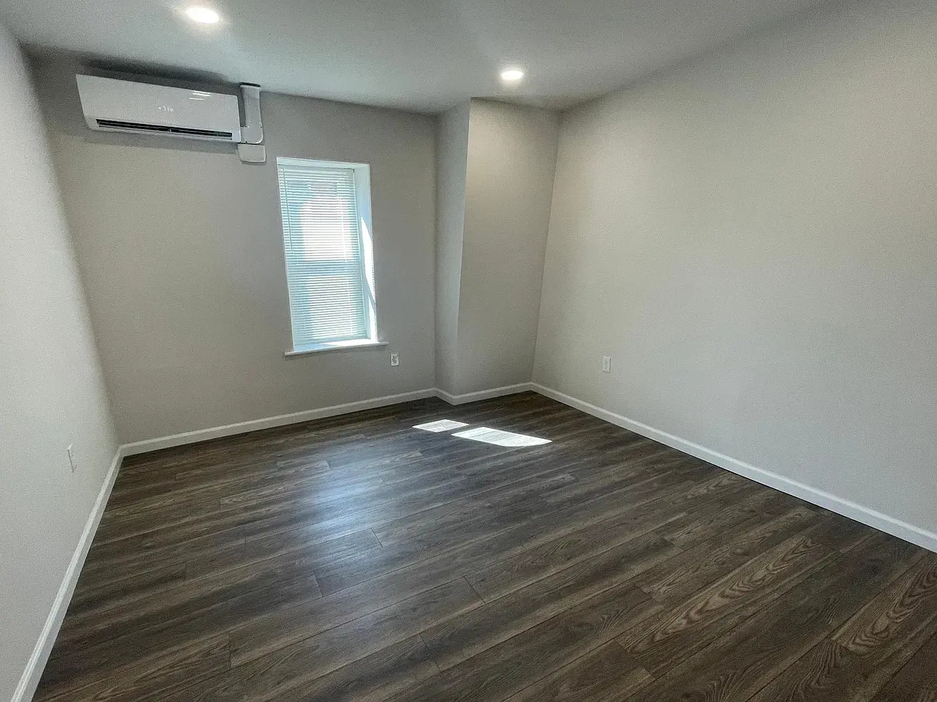 Building Photo - 566 E High St