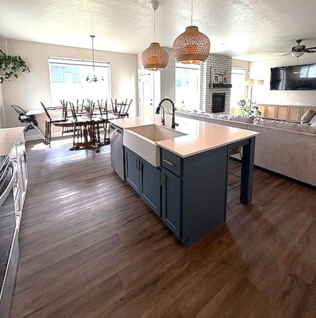 Building Photo - 4 Bedroom / 3 Bath Home in Eagle Mountain!