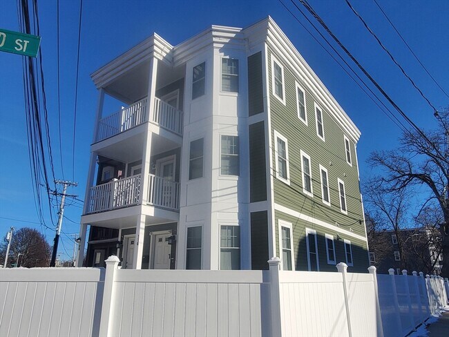 Building Photo - 110 Lucerne St