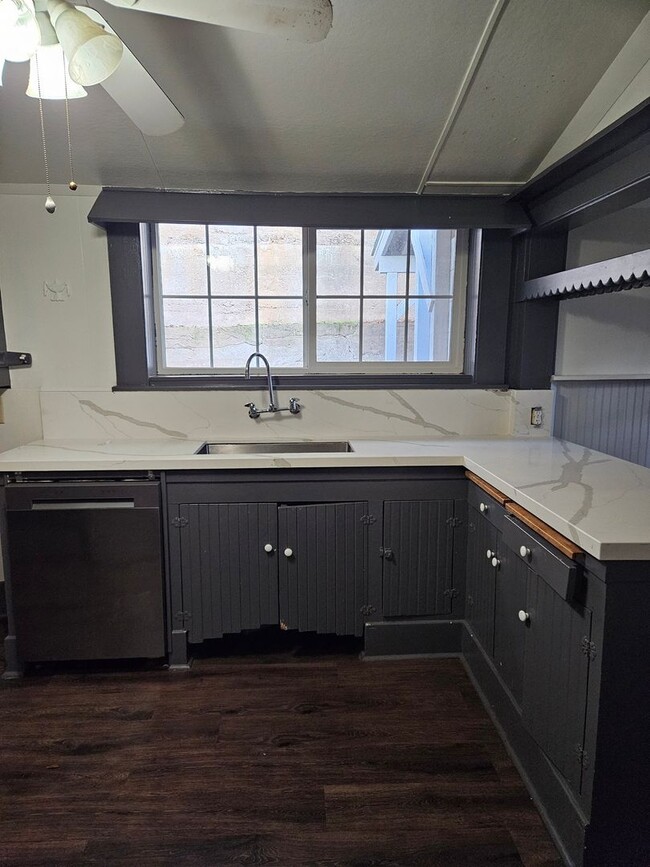 Building Photo - 153 N Stewart St