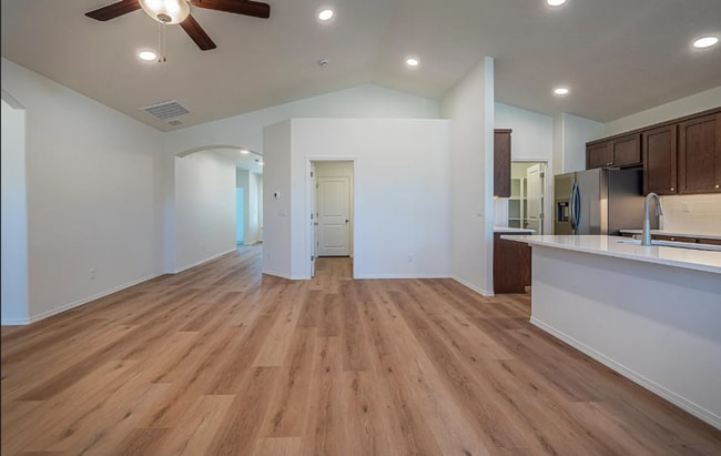 Building Photo - 761 Spyglass