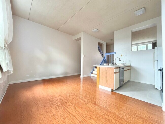 Building Photo - 26 Ellingwood St