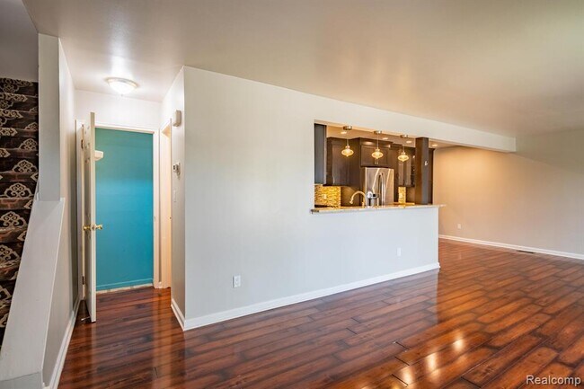 Building Photo - 35243 Turner Dr
