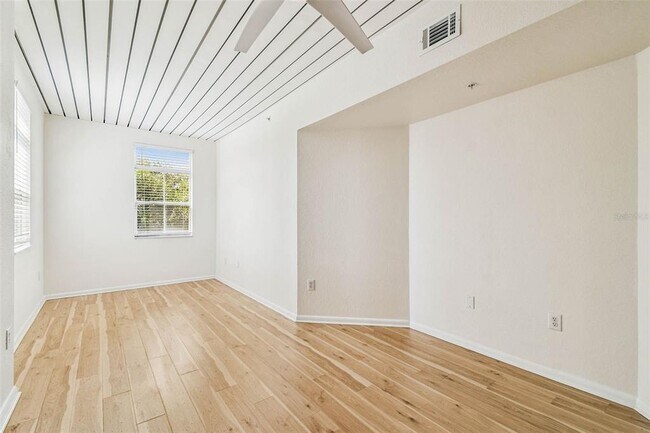 Building Photo - 2331 W Horatio St