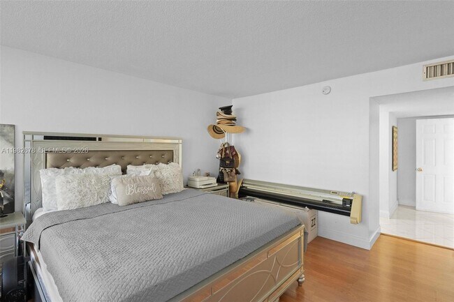 Building Photo - 18071 Biscayne Blvd