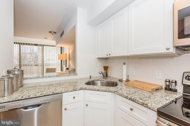 Building Photo - 33 Witherspoon St