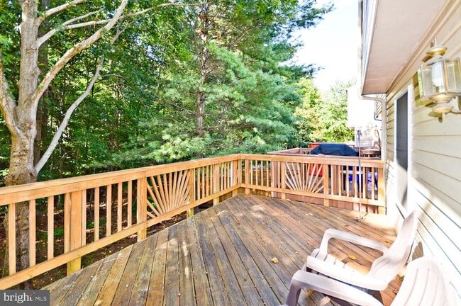 Building Photo - 9505 Baroness Ct