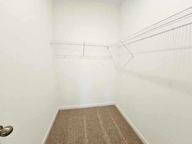 Building Photo - Gated Community with Amenities!