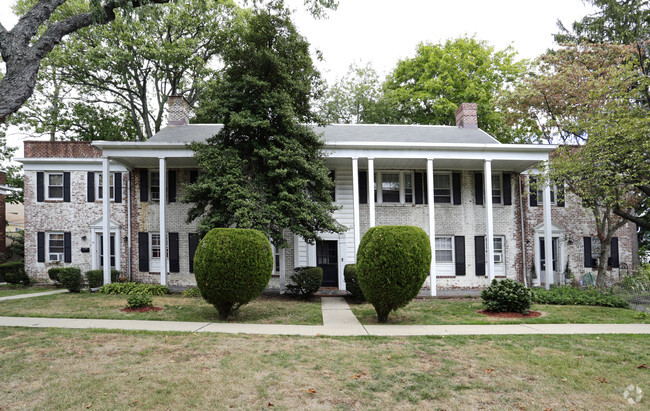 Building Photo - Village Green