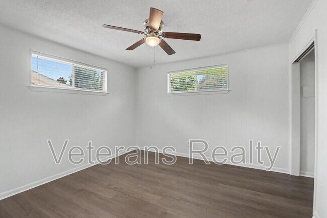 Building Photo - 111 Valentine Dr
