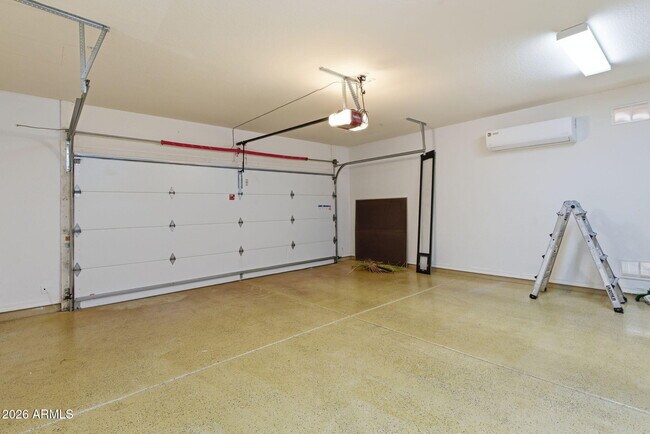 Building Photo - 6206 W Buckhorn Trail