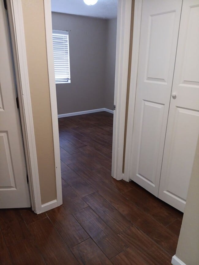 Building Photo - Available Now! 3 Bedroom 2 Bathroom Located in SW ABQ!! Showings Available! Price drop!