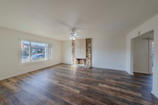 Building Photo - 16562 Sabot Ln