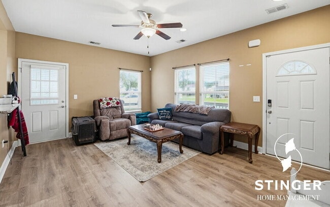 Building Photo - 11 Mint Farm Dr