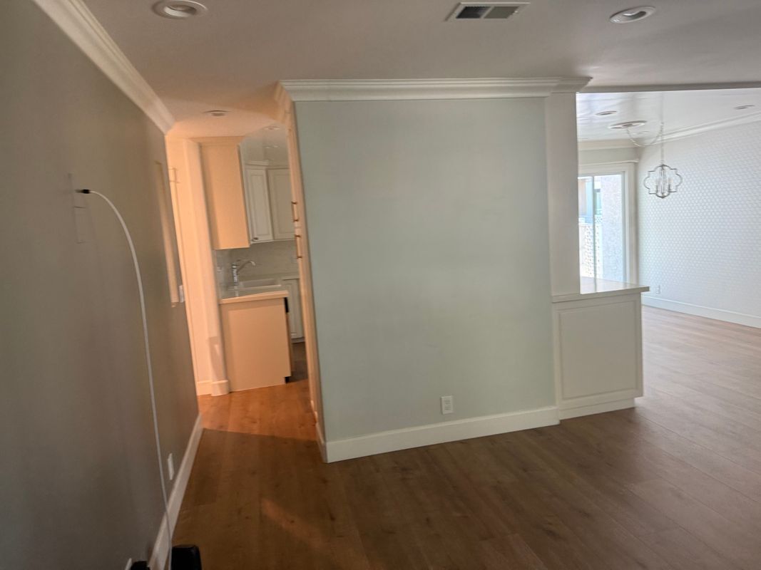 Building Photo - 268 S Seneca Cir