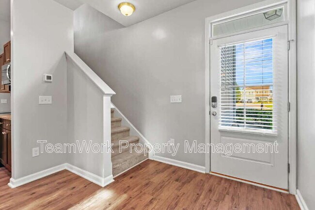 Building Photo - 145 Stoney Creek Way