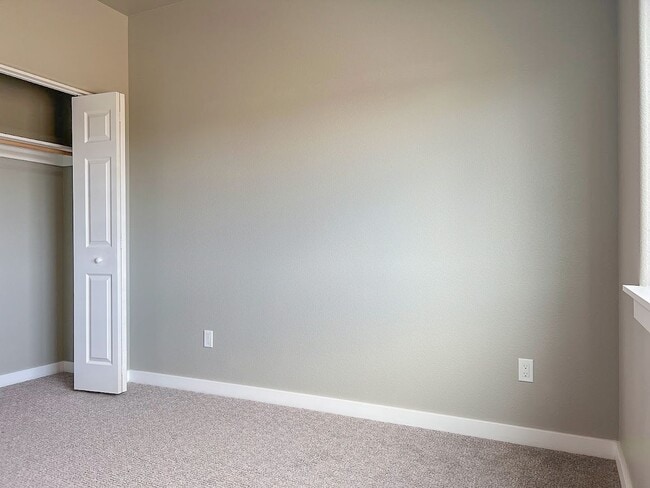 Building Photo - 2 bed/ 1.5 bath in Brand New Soldier Ridge Complex!