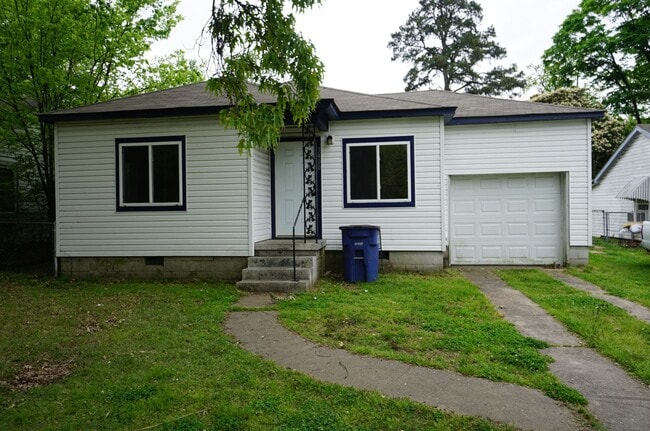 Building Photo - 2 Bed 1 Bath House Total Electric