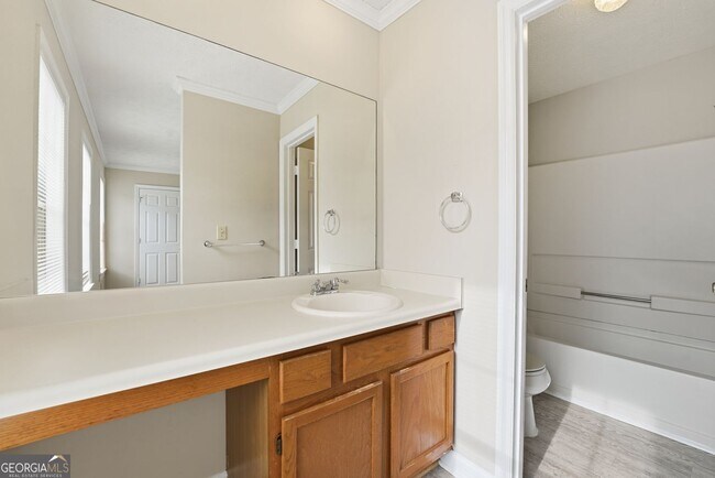 Building Photo - 1015 Plantation Way