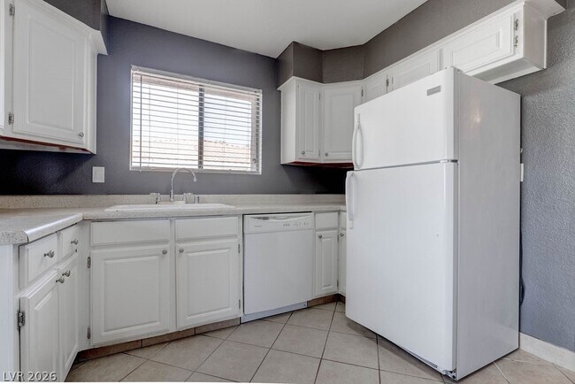 Building Photo - 3151 N Soaring Gulls Dr