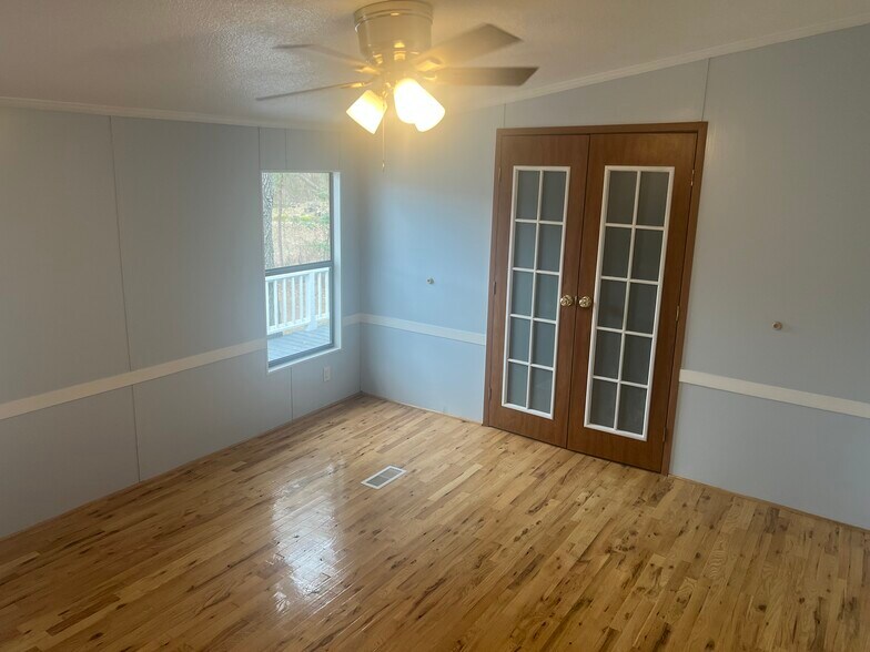 Building Photo - 2140 Hickory St