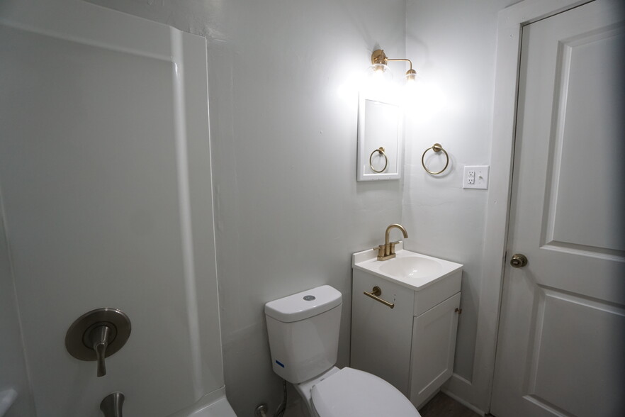 Building Photo - 3909 39th Ct N