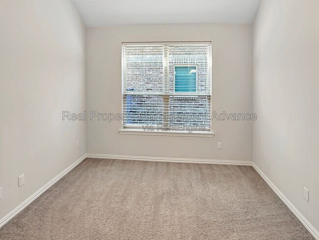 Building Photo - 516 Evergreen Rd