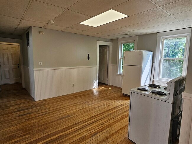 Building Photo - 169 Perry Ave