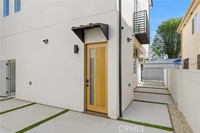 Building Photo - 6556 Balboa Blvd