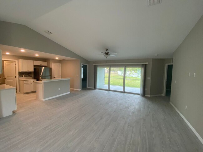 Building Photo - 3019 SW 4th Ave