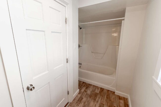 Building Photo - Spacious 2BR in Auburn with Off-Street Parking | $1,575 | AVAILABLE NOW