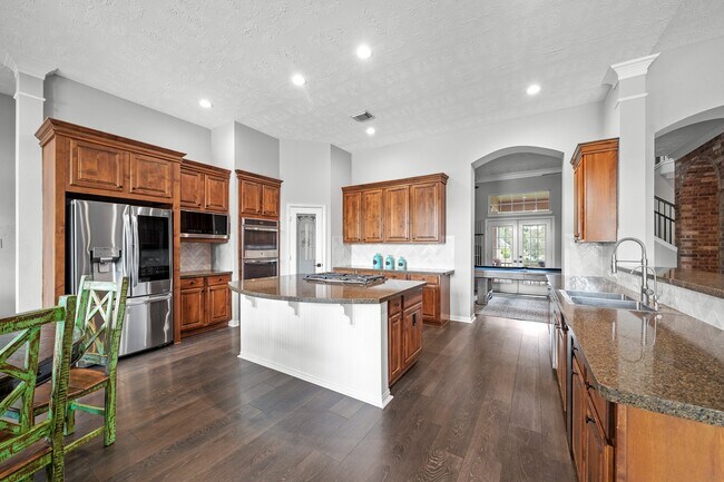 Building Photo - 4703 Oxbow Cir W
