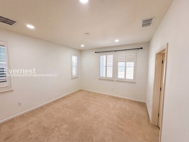 Building Photo - 3206 Vittoria Loop