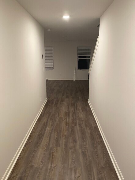 Building Photo - 427 Silo Ct