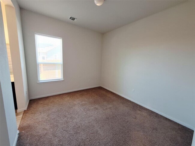Building Photo - 7800 Hillock Terrace