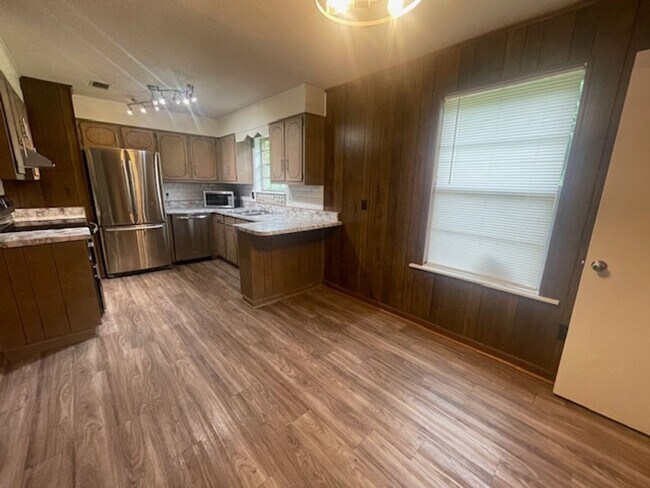 Building Photo - 3519 Goldfinch Drive