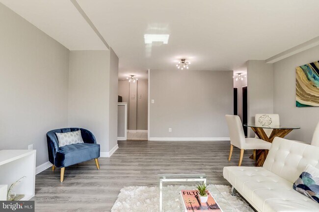 Building Photo - 1011 Arlington Blvd