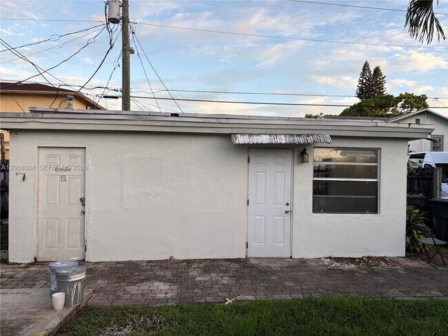Building Photo - 1806 Funston St