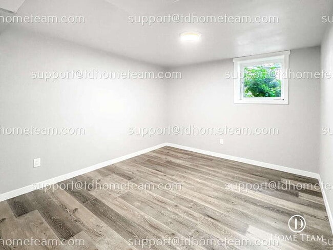 Building Photo - 405 Maple Ave NW