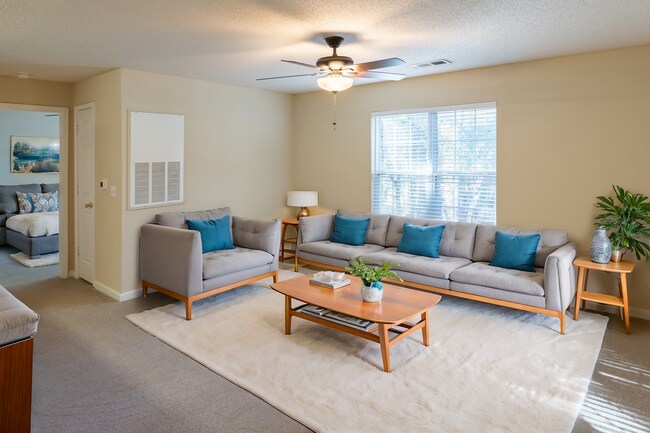 Building Photo - One bedroom apartment available now