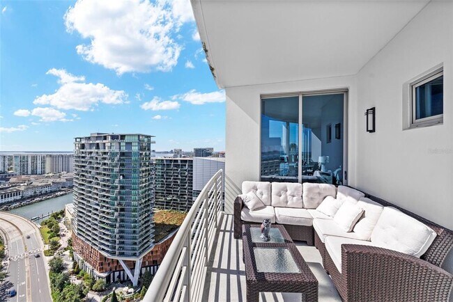 Building Photo - 449 S 12th St