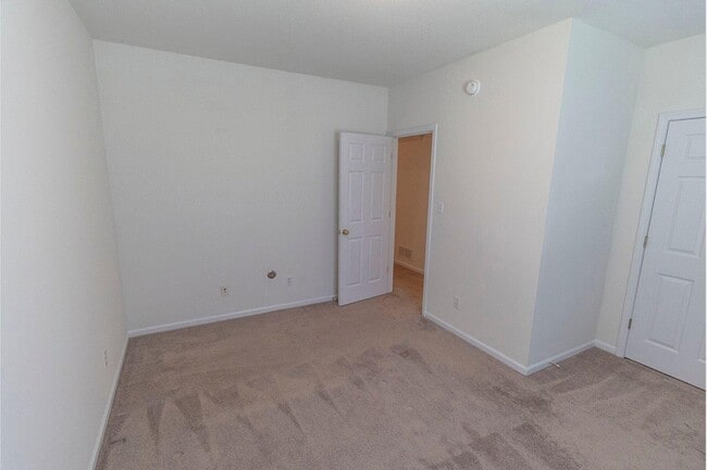 Building Photo - 3324 E St Charles Rd